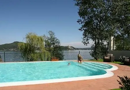 Residence By The Lake